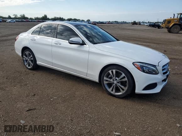 ✅ 2016 Mercedes-Benz C 300 • VIN: 55SWF4KB2GU155903 • Lot: 70363995. Wystawiony na Copart z przebiegiem 70 130 mil. Bezpłatny archiwum sprzedaży aukcyjnych z USA i szczegółowy raport historii pojazdu na DreamBid. Zdjęcie 4.