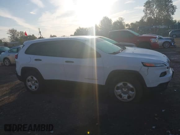 ✅ 2015 Jeep Cherokee Sport • VIN: 1C4PJMAB9FW661485 • Lot: 43363750. Wystawiony na IAAI z przebiegiem 172 584 mil. Bezpłatny archiwum sprzedaży aukcyjnych z USA i szczegółowy raport historii pojazdu na DreamBid. Zdjęcie 13.