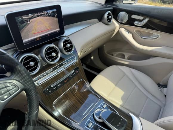 ✅ 2018 Mercedes-Benz GLC 300 • VIN: WDC0G4KB4JV044129 • Lot: 71303885. Wystawiony na Copart z przebiegiem 151 494 mil. Bezpłatny archiwum sprzedaży aukcyjnych z USA i szczegółowy raport historii pojazdu na DreamBid. Zdjęcie 12.