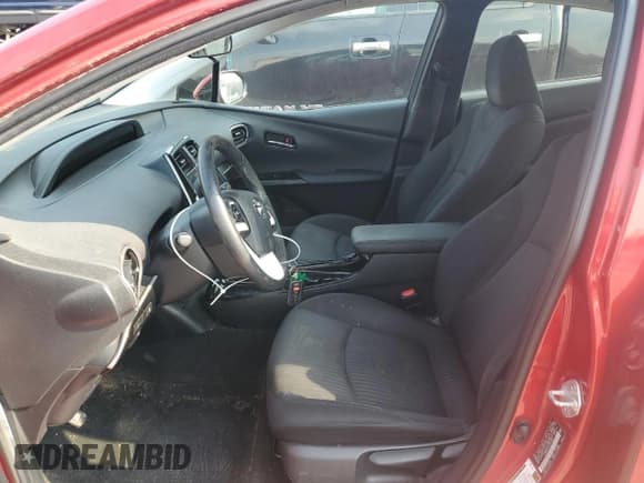 ✅ 2017 Toyota Prius Plus • VIN: JTDKARFP2H3050908 • Lot: 60302925. Listed on Copart with 105,340 mi. Free auction sales archive from the USA and detailed vehicle history report at DreamBid. Image 7.