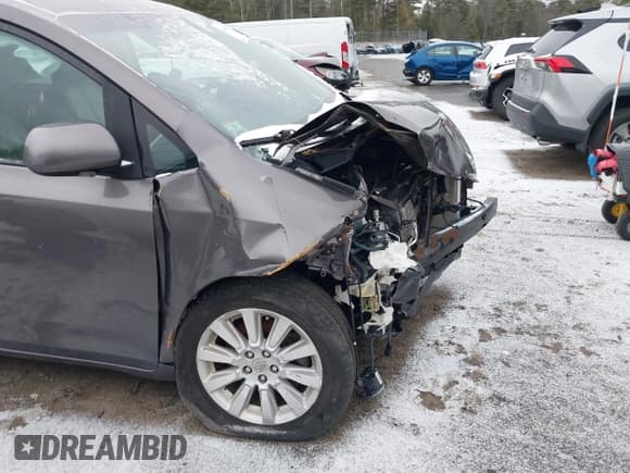 ✅ 2012 Toyota Sienna XLE • VIN: 5TDDK3DCXCS036006 • Lot: 41846007. Listed on IAAI with 188,555 mi. Free auction sales archive from the USA and detailed vehicle history report at DreamBid. Image 17.