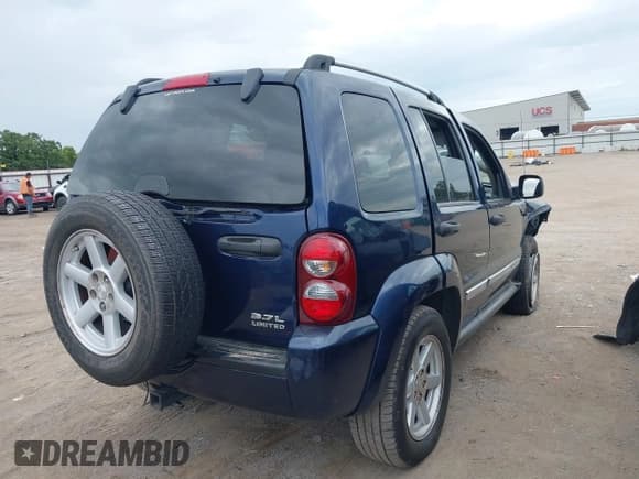 ✅ 2007 Jeep Liberty Limited • VIN: 1J4GL58K87W593391 • Lot: 42874437. Listed on IAAI with 209,110 mi. Free auction sales archive from the USA and detailed vehicle history report at DreamBid. Image 4.