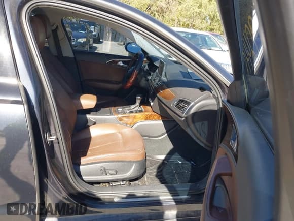 ✅ 2014 Audi A6 Premium Plus • VIN: WAUGFAFC8EN048311 • Lot: 43492448. Wystawiony na IAAI z przebiegiem 100 467 mil. Bezpłatny archiwum sprzedaży aukcyjnych z USA i szczegółowy raport historii pojazdu na DreamBid. Zdjęcie 5.