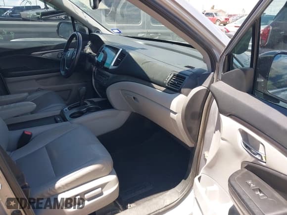✅ 2018 Honda Pilot EX-L • VIN: 5FNYF5H61JB008134 • Lot: 42193142. Listed on IAAI with 100,254 mi. Free auction sales archive from the USA and detailed vehicle history report at DreamBid. Image 5.