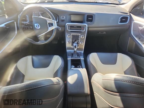 ✅ 2016 Volvo V60 T5 • VIN: YV4612HK0G1014183 • Лот: 91022835. Опубликован ранее на Copart с пробегом Не указан. Бесплатный доступ к архиву аукционных продаж из США и подробный отчёт об истории автомобиля на DreamBid. Изображение 8.