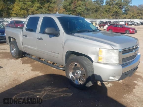 ✅ 2007 Chevrolet Silverado 1500 1LT • VIN: 2GCEC13J871688674 • Lot: 43707213. Wystawiony na IAAI z przebiegiem 293 504 mil. Bezpłatny archiwum sprzedaży aukcyjnych z USA i szczegółowy raport historii pojazdu na DreamBid. Zdjęcie 1.
