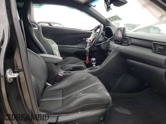 2022 Hyundai Veloster с VIN KMHT36AH2NU013176, выставлен на аукционе Copart как лот 51426135 с пробегом 74 129 миль миль и Списание • Salvage title. История ставок и продаж доступна на DreamBid. Изображение 7.