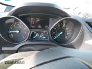 ✅ 2017 Ford Escape SE • VIN: 1FMCU0GD6HUA93326 • Lot: 43282931. Wystawiony na IAAI z przebiegiem 113 548 mil. Bezpłatny archiwum sprzedaży aukcyjnych z USA i szczegółowy raport historii pojazdu na DreamBid. Zdjęcie 7.