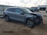 ✅ 2022 Volkswagen Taos SEL • VIN: 3VV2X7B21NM017584 • Lot: 68701625. Wystawiony na Copart z przebiegiem 76 514 mil. Bezpłatny archiwum sprzedaży aukcyjnych z USA i szczegółowy raport historii pojazdu na DreamBid. Zdjęcie 4.