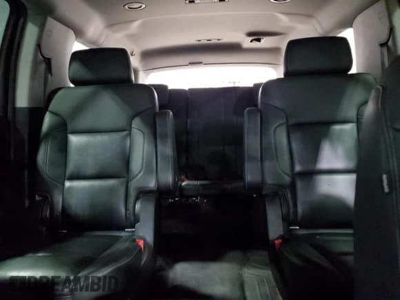 ✅ 2018 Chevrolet Suburban LT • VIN: 1GNSKHKC8JR400532 • Lot: 89736645. Wystawiony na Copart z przebiegiem 209 973 mil. Bezpłatny archiwum sprzedaży aukcyjnych z USA i szczegółowy raport historii pojazdu na DreamBid. Zdjęcie 10.