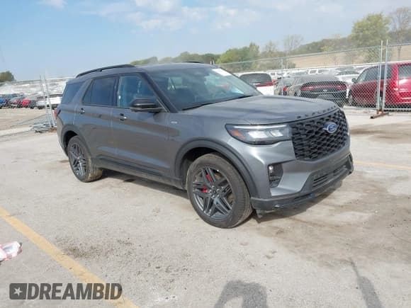 ✅ 2025 Ford Explorer ST-Line • VIN: 1FMUK8KH4SGB82126 • Lot: 43347333. Listed on IAAI with 14,248 mi. Free auction sales archive from the USA and detailed vehicle history report at DreamBid. Image 1.