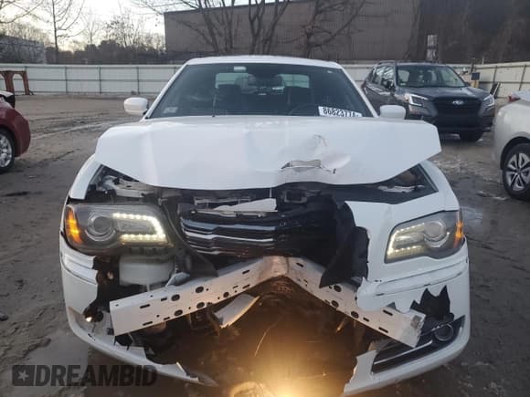 ✅ 2013 Chrysler 300 S • VIN: 2C3CCAGG3DH703840 • Lot: 86823774. Listed on Copart with 162,522 mi. Free auction sales archive from the USA and detailed vehicle history report at DreamBid. Image 5.