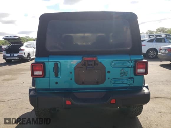 ✅ 2020 Jeep Wrangler Willys • VIN: 1C4GJXAG7LW260669 • Lot: 57472685. Wystawiony na Copart z przebiegiem 21 075 mil. Bezpłatny archiwum sprzedaży aukcyjnych z USA i szczegółowy raport historii pojazdu na DreamBid. Zdjęcie 6.