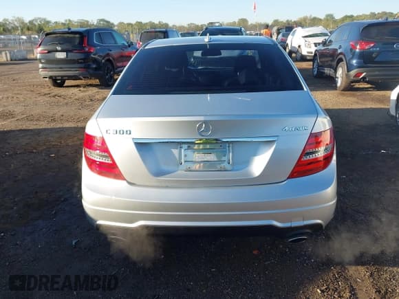 ✅ 2012 Mercedes-Benz C 300 Sport • VIN: WDDGF8BB2CA617124 • Lot: 43409504. Listed on IAAI with 125,208 mi. Free auction sales archive from the USA and detailed vehicle history report at DreamBid. Image 16.