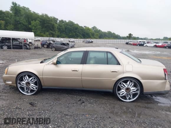 ✅ 2005 Cadillac DeVille • VIN: 1G6KD54Y45U183559 • Lot: 42700343. Listed on IAAI with 197,534 mi. Free auction sales archive from the USA and detailed vehicle history report at DreamBid. Image 14.