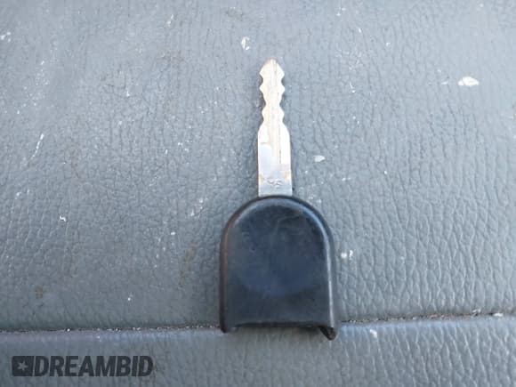 ✅ 2011 Ford F-150 XL • VIN: 1FTMF1CM5BKD83218 • Lot: 41495522. Listed on IAAI with 135,745 mi. Free auction sales archive from the USA and detailed vehicle history report at DreamBid. Image 11.