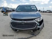 ✅ 2020 Chevrolet Traverse LS • VIN: 1GNERFKW0LJ203217 • Lot: 57899464. Wystawiony na Copart z przebiegiem 62 448 mil. Bezpłatny archiwum sprzedaży aukcyjnych z USA i szczegółowy raport historii pojazdu na DreamBid. Zdjęcie 5.