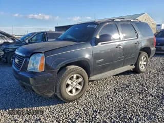 ✅ 2013 GMC Yukon SLE • VIN: 1GKS2AE07DR240525 • Lot: 93690865. Wystawiony na Copart z przebiegiem 198 538 mil. Bezpłatny archiwum sprzedaży aukcyjnych z USA i szczegółowy raport historii pojazdu na DreamBid. Zdjęcie 1.