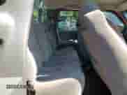 ✅ 2006 Chevrolet Silverado 1500 LS • VIN: 2GCEK19B261101225 • Lot: 70333244. Wystawiony na Copart z przebiegiem 214 034 mil mil. Skorzystaj z bezpłatnego archiwum sprzedaży aukcyjnych z USA i zobacz szczegółowy raport historii pojazdu na DreamBid. Zdjęcie 11.