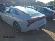 ✅ 2025 Kia K5 GT-Line • VIN: KNAG64J7XS5285017 • Lot: 43224756. Wystawiony na IAAI z przebiegiem 18 225 mil. Bezpłatny archiwum sprzedaży aukcyjnych z USA i szczegółowy raport historii pojazdu na DreamBid. Zdjęcie 3.