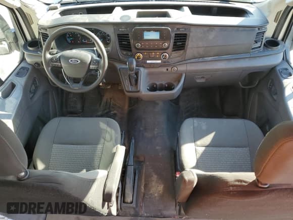 ✅ 2020 Ford Transit Cargo • VIN: 1FTBR1C8XLKA51665 • Lot: 92463885. Wystawiony na Copart z przebiegiem 108 925 mil. Bezpłatny archiwum sprzedaży aukcyjnych z USA i szczegółowy raport historii pojazdu na DreamBid. Zdjęcie 8.