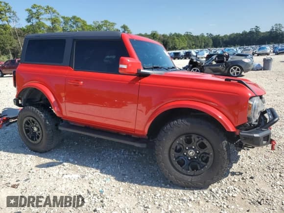 ✅ 2023 Ford Bronco • VIN: 1FMDE5AH0PLB68147 • Лот: 90096625. Опубликован ранее на Copart с пробегом 21 747 миль. Бесплатный доступ к архиву аукционных продаж из США и подробный отчёт об истории автомобиля на DreamBid. Изображение 4.