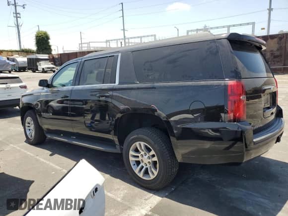 2020 Chevrolet Suburban LS z VIN 1GNSCGKC7LR281494, wystawiony jako Copart lot #57772955 z przebiegiem 56 629 mil mil oraz Szkoda całkowita • Salvage title. Historia ofert i sprzedaży dostępna na DreamBid. Obrazek 2.