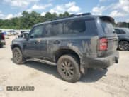 ✅ 2024 Toyota Land Cruiser • VIN: JTEABFAJ7RK010563 • Lot: 71545225. Wystawiony na Copart z przebiegiem 24 900 mil. Bezpłatny archiwum sprzedaży aukcyjnych z USA i szczegółowy raport historii pojazdu na DreamBid. Zdjęcie 2.