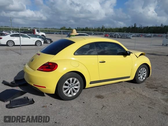 ✅ 2015 Volkswagen Beetle Fleet Edition • VIN: 3VWF17AT6FM641987 • Lot: 41964021. Listed on IAAI with 87,818 mi. Free auction sales archive from the USA and detailed vehicle history report at DreamBid. Image 4.