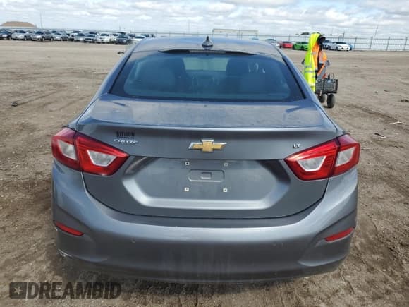 ✅ 2018 Chevrolet Cruze LT • VIN: 1G1BE5SM6J7167293 • Lot: 80909685. Listed on Copart with 39,452 mi. Free auction sales archive from the USA and detailed vehicle history report at DreamBid. Image 6.