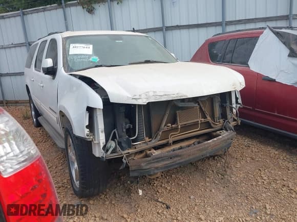 ✅ 2011 Chevrolet Suburban LT • VIN: 1GNSCJE09BR336427 • Lot: 40277644. Listed on IAAI with 195,136 mi. Free auction sales archive from the USA and detailed vehicle history report at DreamBid. Image 1.