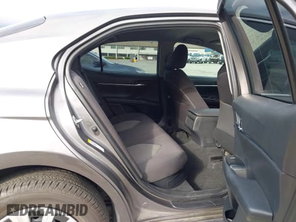 ✅ 2018 Toyota Camry Hybrid LE • VIN: 4T1B31HKXJU004686 • Лот: 43725298. Опубликован ранее на IAAI с пробегом 108 050 миль. Бесплатный доступ к архиву аукционных продаж из США и подробный отчёт об истории автомобиля на DreamBid. Изображение 8.