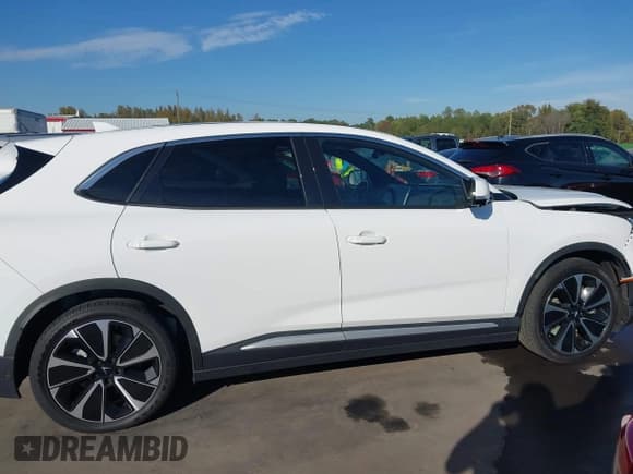 ✅ 2024 VinFast VF 8 Plus • VIN: RLLV1AFA2RH006654 • Лот: 43493262. Опубликован ранее на IAAI с пробегом 8 393 миль. Бесплатный доступ к архиву аукционных продаж из США и подробный отчёт об истории автомобиля на DreamBid. Изображение 13.