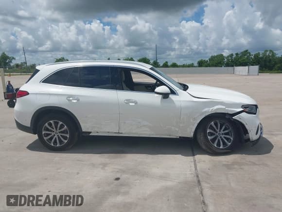 ✅ 2024 Mercedes-Benz GLC 300 • VIN: W1NKM4GB1RU041618 • Lot: 42584160. Wystawiony na IAAI z przebiegiem 16 261 mil. Bezpłatny archiwum sprzedaży aukcyjnych z USA i szczegółowy raport historii pojazdu na DreamBid. Zdjęcie 13.