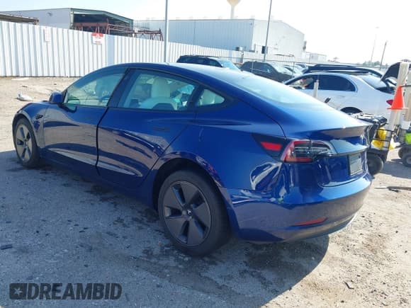 ✅ 2021 Tesla Model 3 Long Range • VIN: 5YJ3E1EB8MF010202 • Lot: 43184800. Wystawiony na IAAI z przebiegiem 72 106 mil. Bezpłatny archiwum sprzedaży aukcyjnych z USA i szczegółowy raport historii pojazdu na DreamBid. Zdjęcie 3.
