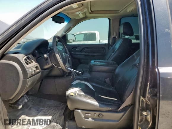 ✅ 2011 GMC Yukon XL Denali • VIN: 1GKS1MEFXBR299963 • Lot: 67390285. Listed on Copart with 295,610 mi. Free auction sales archive from the USA and detailed vehicle history report at DreamBid. Image 7.