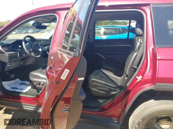 ✅ 2023 Jeep Grand Cherokee Limited • VIN: 1C4RJKBG9P8104377 • Lot: 43141049. Listed on IAAI with 27,397 mi. Free auction sales archive from the USA and detailed vehicle history report at DreamBid. Image 8.