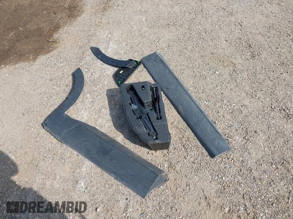 ✅ 2025 Kia Sorento S • VIN: 5XYRL4JC6SG337400 • Lot: 43512768. Listed on IAAI with 10,681 mi. Free auction sales archive from the USA and detailed vehicle history report at DreamBid. Image 12.