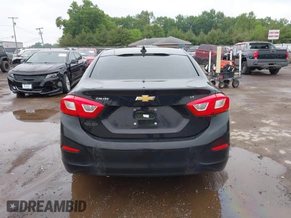 ✅ 2017 Chevrolet Cruze LT • VIN: 1G1BE5SM8H7263680 • Lot: 42426759. Listed on IAAI with 114,958 mi. Free auction sales archive from the USA and detailed vehicle history report at DreamBid. Image 17.
