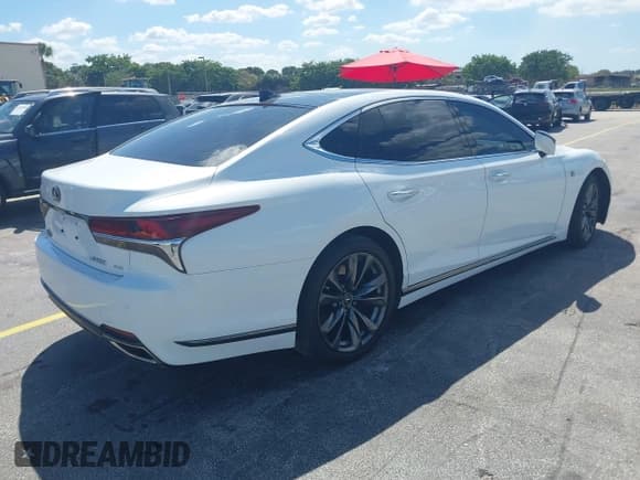 ✅ 2018 Lexus LS 500 • VIN: JTHC51FF5J5001048 • Лот: 41845274. Опубликован ранее на IAAI с пробегом 59 835 миль. Бесплатный доступ к архиву аукционных продаж из США и подробный отчёт об истории автомобиля на DreamBid. Изображение 4.