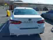 2022 Toyota Camry SE z VIN 4T1G11AK9NU047993, wystawiony jako IAAI lot #43315367 z przebiegiem 70 901 mil mil oraz . Historia ofert i sprzedaży dostępna na DreamBid. Obrazek 16.