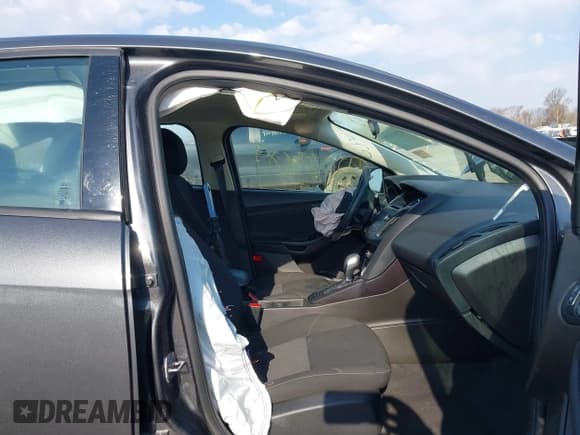 ✅ 2016 Ford Focus SE • VIN: 1FADP3F22GL350882 • Lot: 42063689. Listed on IAAI with 37,764 mi. Free auction sales archive from the USA and detailed vehicle history report at DreamBid. Image 5.