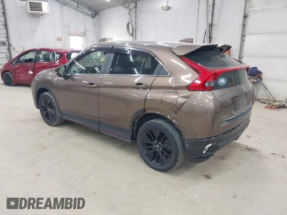 ✅ 2019 Mitsubishi Eclipse Cross LE • VIN: JA4AT4AA4KZ028693 • Lot: 43222873. Wystawiony na IAAI z przebiegiem 121 265 mil. Bezpłatny archiwum sprzedaży aukcyjnych z USA i szczegółowy raport historii pojazdu na DreamBid. Zdjęcie 3.