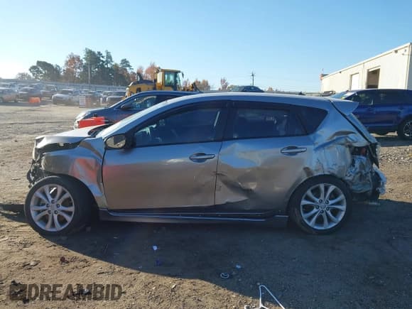 ✅ 2010 Mazda 3 S Sport • VIN: JM1BL1H54A1332895 • Лот: 43622820. Опубликован ранее на IAAI с пробегом 205 474 миль. Бесплатный доступ к архиву аукционных продаж из США и подробный отчёт об истории автомобиля на DreamBid. Изображение 14.