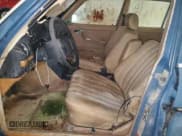 ✅ 1981 Mercedes-Benz 240 • VIN: WDBAB23A3BB276290 • Lot: 63323515. Wystawiony na Copart z przebiegiem 258 266 mil. Bezpłatny archiwum sprzedaży aukcyjnych z USA i szczegółowy raport historii pojazdu na DreamBid. Zdjęcie 7.