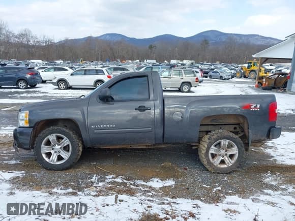 ✅ 2010 Chevrolet Silverado 1500 LT • VIN: 1GCPKSE06AZ196228 • Lot: 41619385. Listed on IAAI with 165,900 mi. Free auction sales archive from the USA and detailed vehicle history report at DreamBid. Image 15.