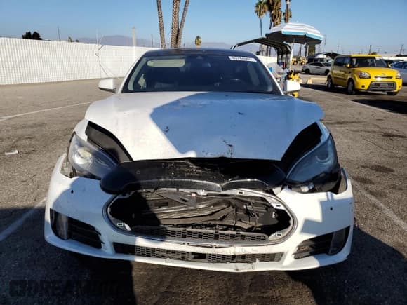 ✅ 2016 Tesla Model S 70 • VIN: 5YJSA1E18GF130665 • Lot: 85784965. Listed on Copart with 88,465 mi. Free auction sales archive from the USA and detailed vehicle history report at DreamBid. Image 5.