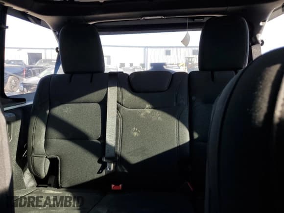 ✅ 2020 Jeep Wrangler Unlimited Sport • VIN: 1C4HJXDN6LW323114 • Lot: 71661604. Wystawiony na Copart z przebiegiem 56 325 mil. Bezpłatny archiwum sprzedaży aukcyjnych z USA i szczegółowy raport historii pojazdu na DreamBid. Zdjęcie 10.