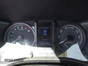 ✅ 2020 Toyota Tacoma SR5 • VIN: 3TMAZ5CN1LM139635 • Lot: 42313763. Wystawiony na IAAI z przebiegiem 72 752 mil. Bezpłatny archiwum sprzedaży aukcyjnych z USA i szczegółowy raport historii pojazdu na DreamBid. Zdjęcie 7.