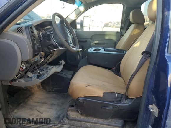 2014 Chevrolet Silverado 3500HD Work Truck с VIN 1GB3KZCG1EF106891, выставлен на аукционе Copart как лот 80326624 с пробегом 232 063 миль миль и Чистый • Clean title. История ставок и продаж доступна на DreamBid. Изображение 7.